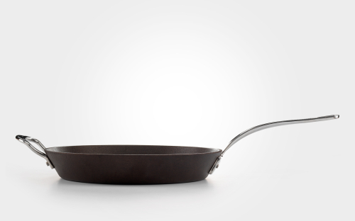 28cm Britannia cast iron frying pan